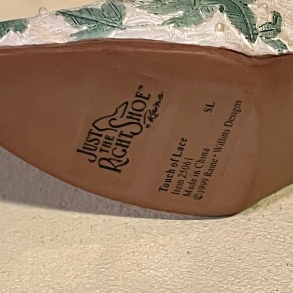 Just the Right Shoe Touch of Lace - Picture 10 of 11